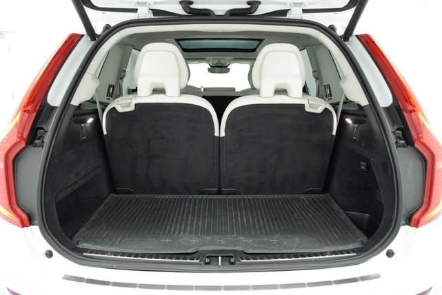 Photo of 2024 Crystal White Volvo XC90