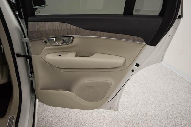 Photo of 2024 Crystal White Volvo XC90
