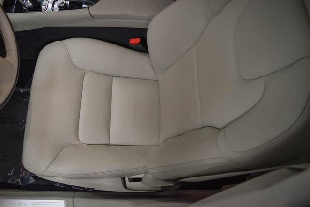 Photo of 2024 Crystal White Volvo XC90
