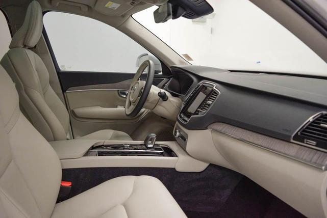 Photo of 2024 Crystal White Volvo XC90