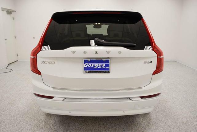 Photo of 2024 Crystal White Volvo XC90