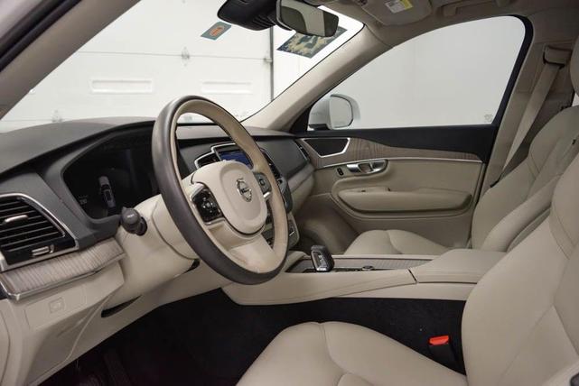 Photo of 2024 Crystal White Volvo XC90