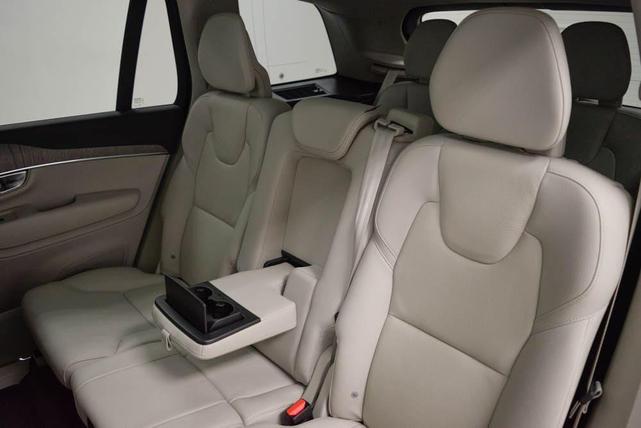 Photo of 2024 Crystal White Volvo XC90