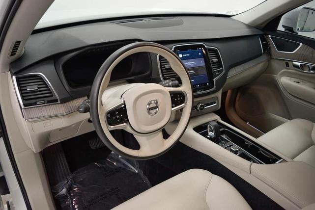 Photo of 2024 Crystal White Volvo XC90