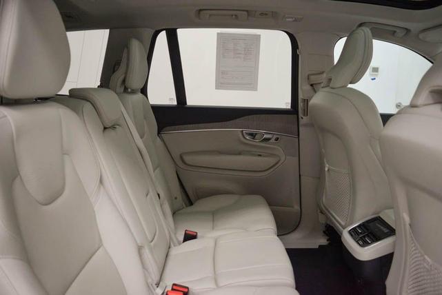 Photo of 2024 Crystal White Volvo XC90