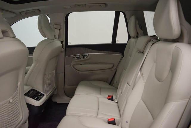 Photo of 2024 Crystal White Volvo XC90