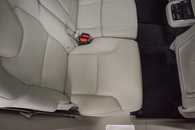 Photo of 2024 Crystal White Volvo XC90