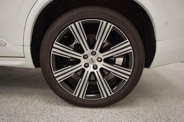 Photo of 2024 Crystal White Volvo XC90