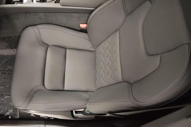 Photo of 2026 Onyx Black Volvo XC60