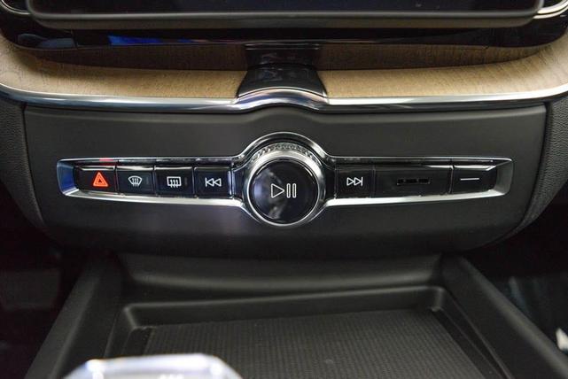 Photo of 2026 Onyx Black Volvo XC60