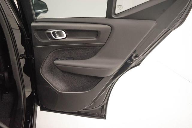 Photo of 2025 Onyx Black Volvo XC40