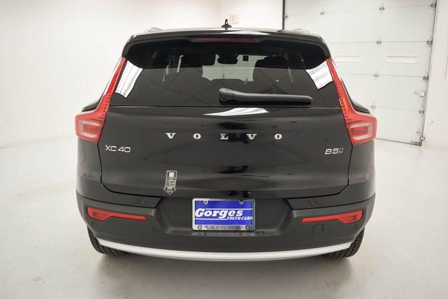 Photo of 2025 Onyx Black Volvo XC40