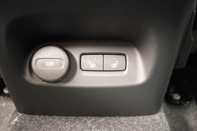 Photo of 2025 Onyx Black Volvo XC40
