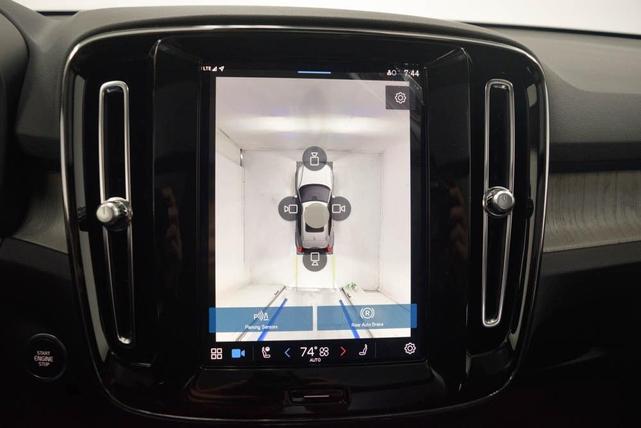 Photo of 2025 Onyx Black Volvo XC40