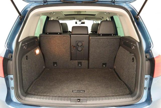 Photo of 2017 Pacific Blue Volkswagen Tiguan
