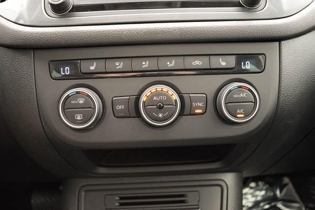 Photo of 2017 Pacific Blue Volkswagen Tiguan