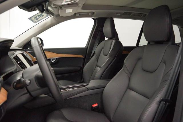 Photo of 2025 Onyx Black Volvo XC90