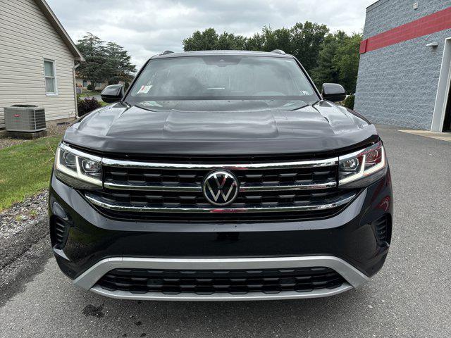 Photo of 2020 Deep Black Pearl Volkswagen Atlas Cross Sport