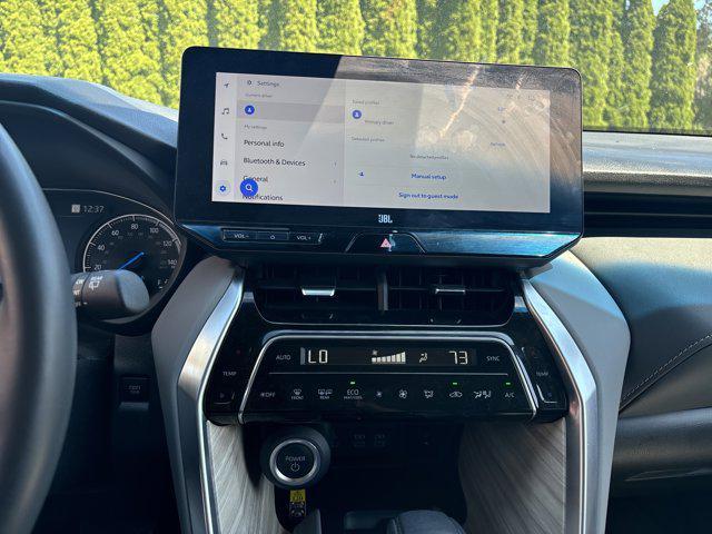 Photo of 2023 Coastal Gray Metallic Toyota Venza