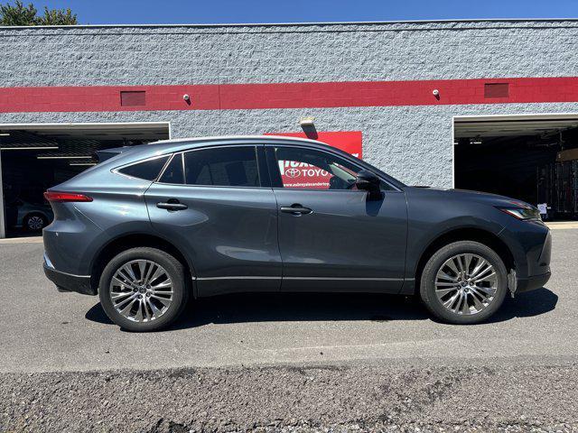 Photo of 2023 Coastal Gray Metallic Toyota Venza