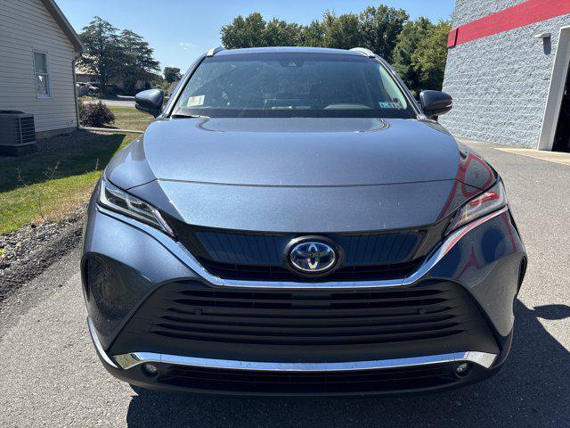 Photo of 2023 Coastal Gray Metallic Toyota Venza