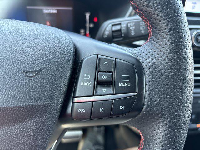 Photo of 2023 Silver Metallic Ford Escape
