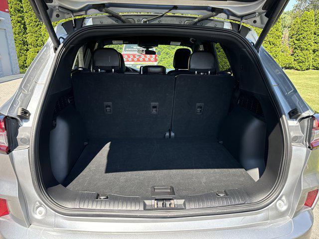 Photo of 2023 Silver Metallic Ford Escape