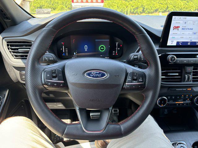 Photo of 2023 Silver Metallic Ford Escape