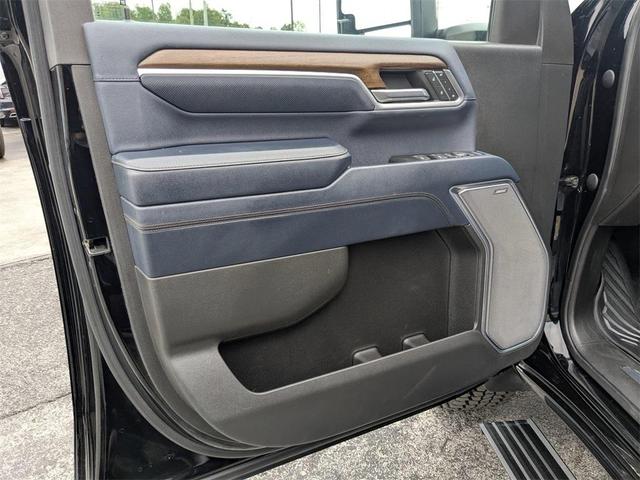 Photo of 2024 Black Chevrolet Silverado 2500