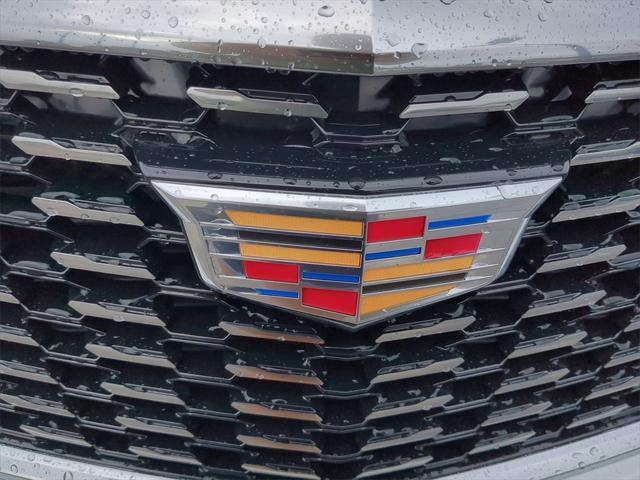 Photo of 2025 Crystal White Tricoat Cadillac XT5