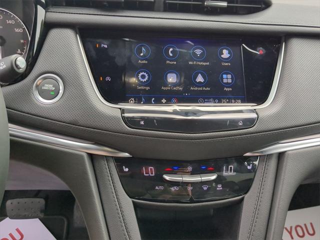 Photo of 2025 Crystal White Tricoat Cadillac XT5