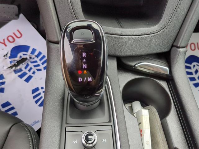Photo of 2025 Crystal White Tricoat Cadillac XT5