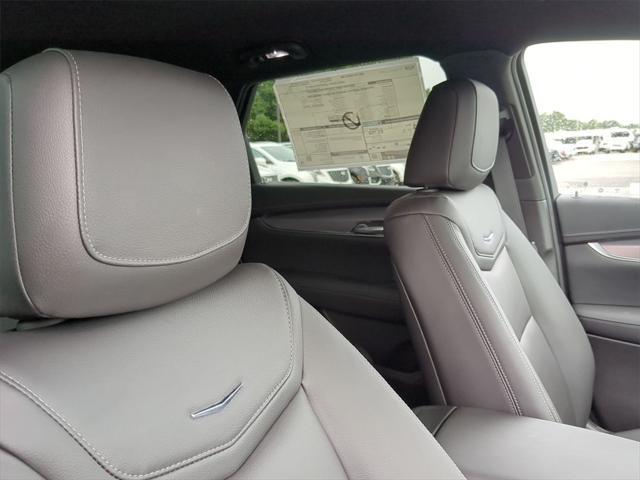 Photo of 2025 Crystal White Tricoat Cadillac XT5