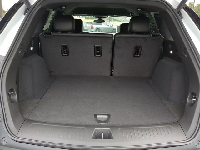 Photo of 2025 Crystal White Tricoat Cadillac XT5