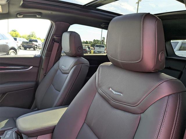 Photo of 2025 Stellar Black Metallic Cadillac XT5