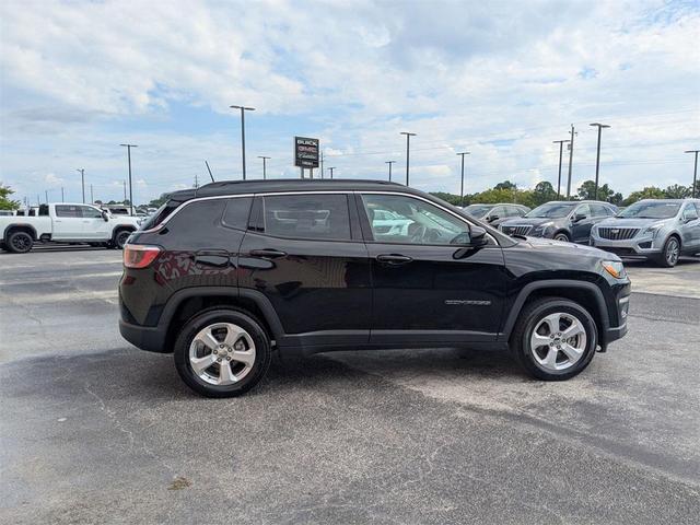 Photo of 2020 Diamond Black Crystal Pearlcoat Jeep Compass
