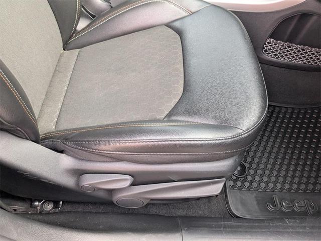 Photo of 2020 Diamond Black Crystal Pearlcoat Jeep Compass