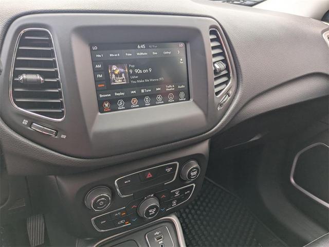 Photo of 2020 Diamond Black Crystal Pearlcoat Jeep Compass