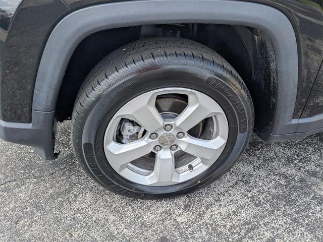 Photo of 2020 Diamond Black Crystal Pearlcoat Jeep Compass