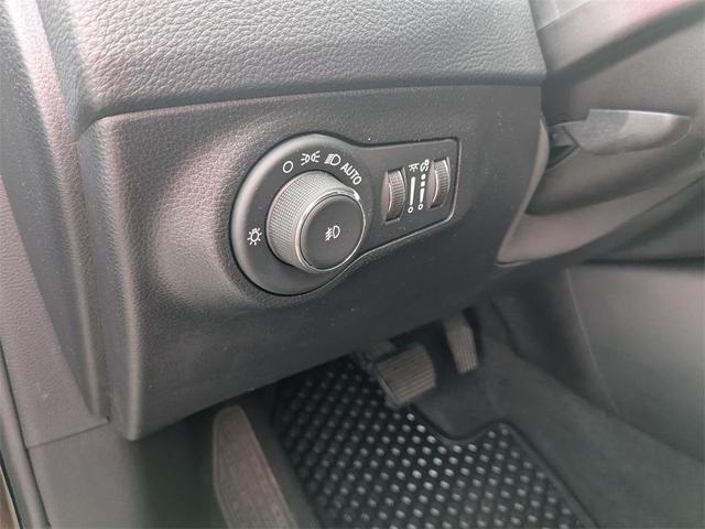 Photo of 2020 Diamond Black Crystal Pearlcoat Jeep Compass