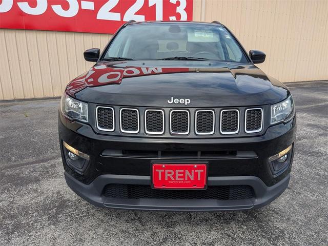 Photo of 2020 Diamond Black Crystal Pearlcoat Jeep Compass