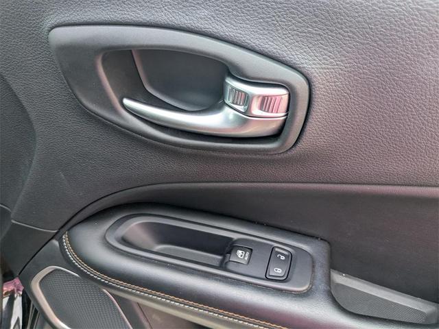 Photo of 2020 Diamond Black Crystal Pearlcoat Jeep Compass