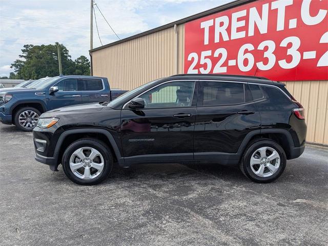 Photo of 2020 Diamond Black Crystal Pearlcoat Jeep Compass