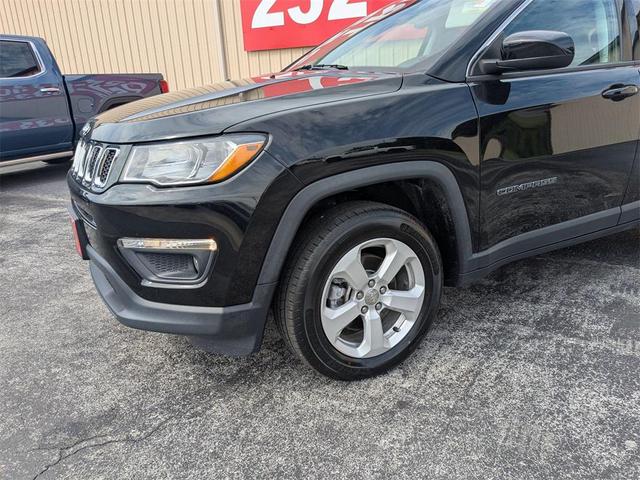 Photo of 2020 Diamond Black Crystal Pearlcoat Jeep Compass