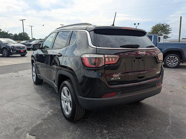 Photo of 2020 Diamond Black Crystal Pearlcoat Jeep Compass