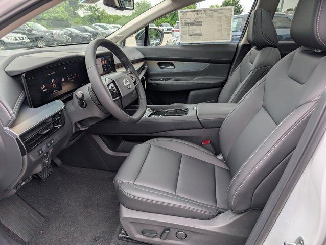 Photo of 2025 White / Black Nissan Murano