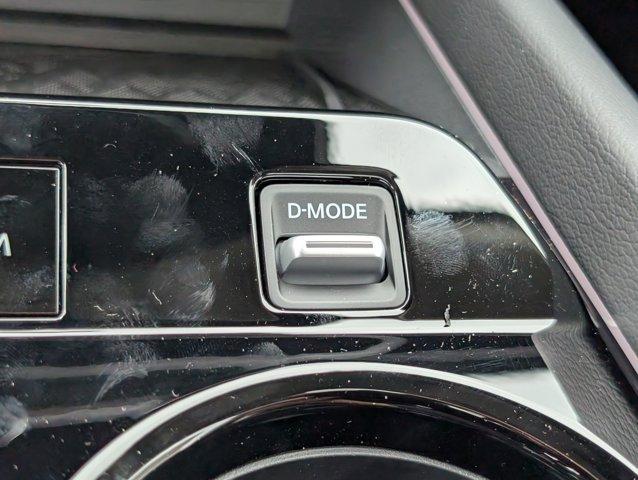 Photo of 2025 White / Black Nissan Murano