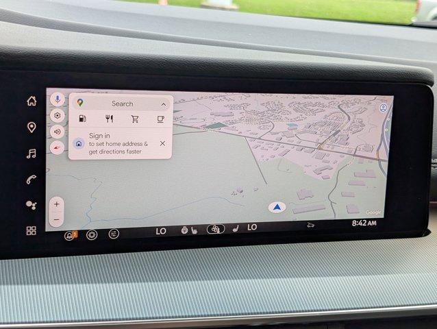 Photo of 2025 White / Black Nissan Murano