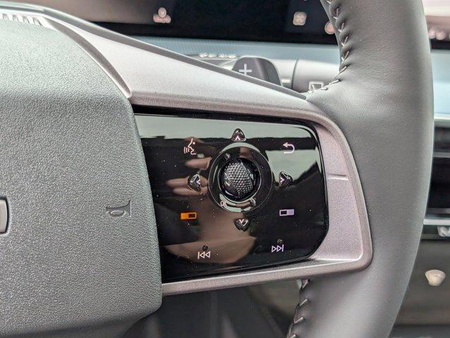 Photo of 2025 White / Black Nissan Murano
