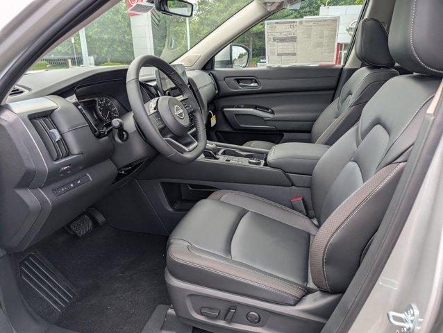 Photo of 2025 Brilliant Silver Metallic Nissan Pathfinder